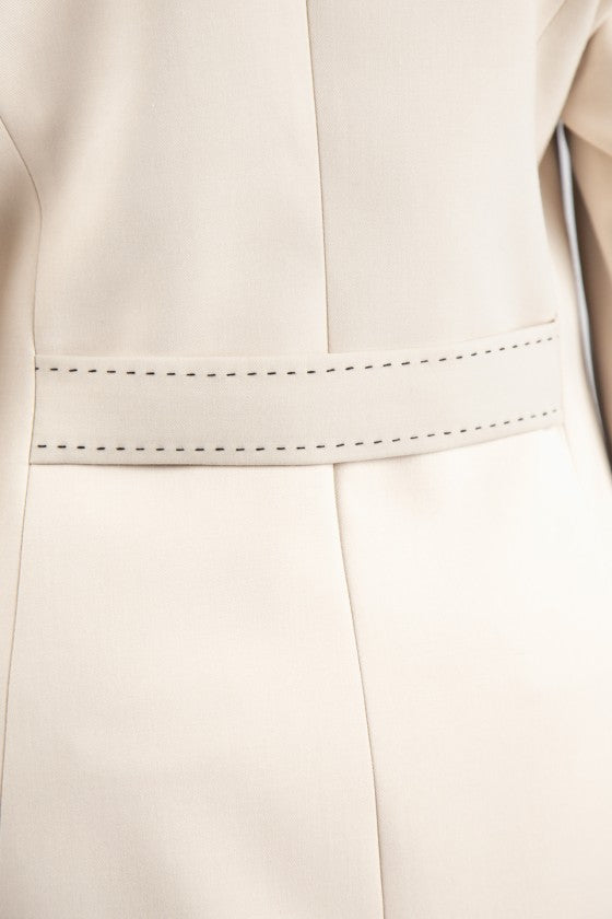 Blazer creme pespontos em contraste