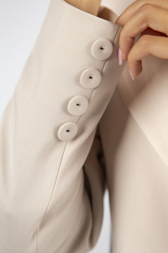 Blazer creme pespontos em contraste