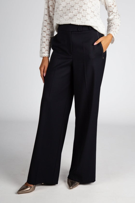 Calças largas com pespontos em contraste