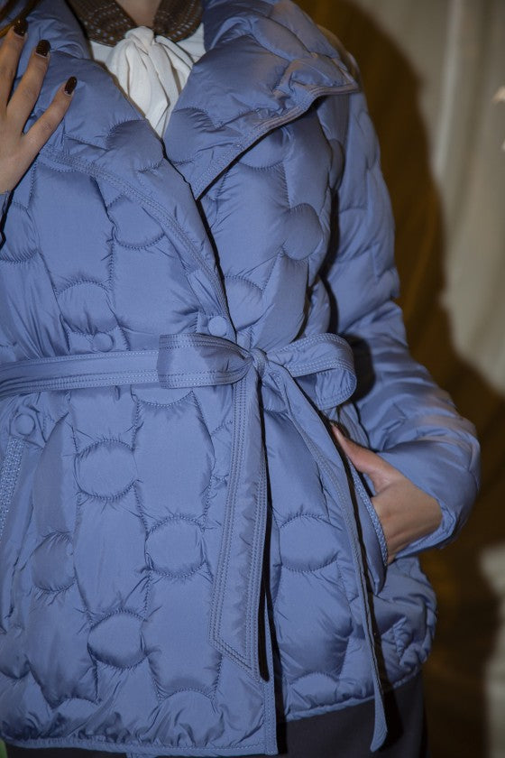 Parka acolchoada com cinto